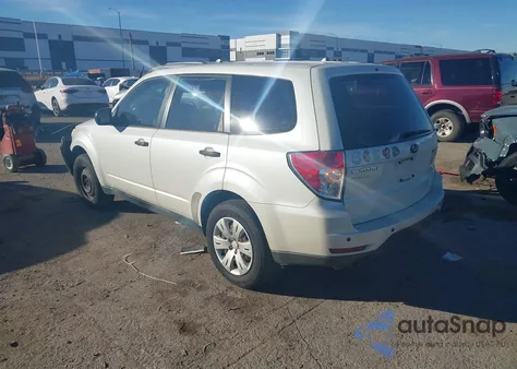 2011 Subaru Forester 2.5X z USA, uszkodzony, nr VIN JF2SHAAC2BH706165